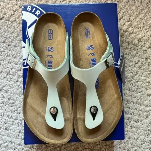 NWT Birkenstock Gizeh Soft Footbed Sandals