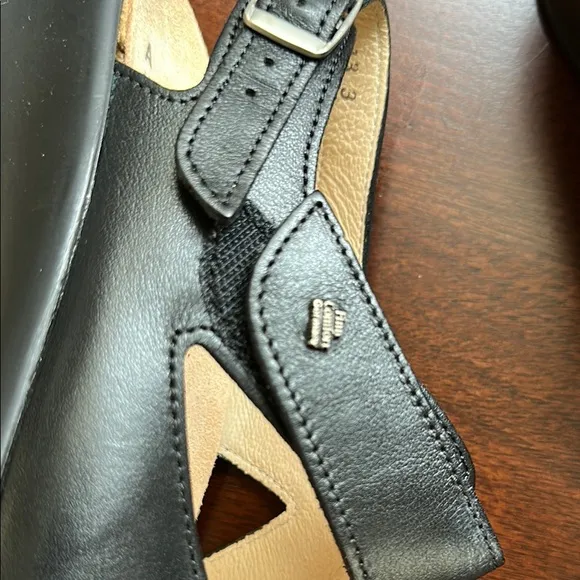 NWT Finn Comfort Djerba Women's Black Leather Comfort Sandals