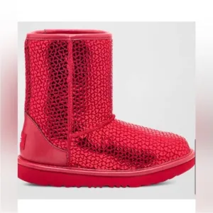 NWT. Kids Girls Ugg Classic Short Il Gel Hearts RED Boots. Size 4