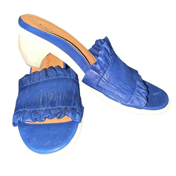 NWT L’amour Des Pieds Uriel Nappa Blue Leather Ruffle Slip On Sandals Size 6