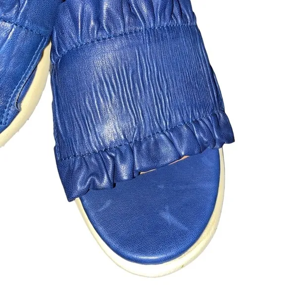 NWT L’amour Des Pieds Uriel Nappa Blue Leather Ruffle Slip On Sandals Size 6