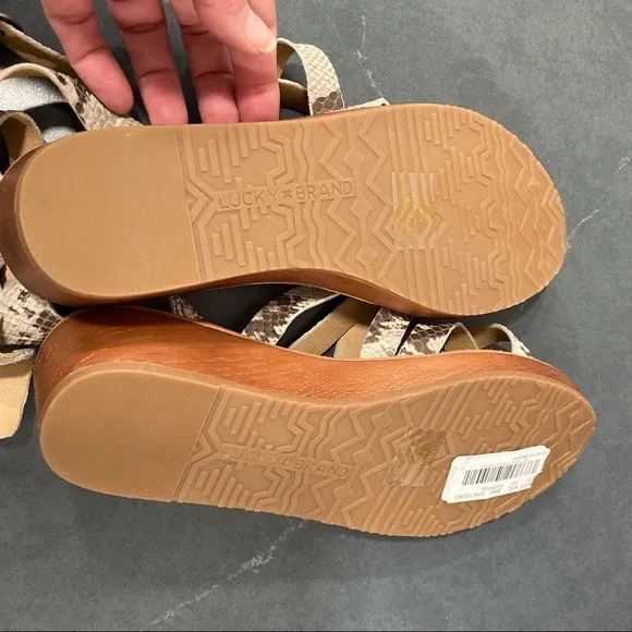 NWT Lucky Brand Huneey sz 8.5 snakeprint leather wedge sandals