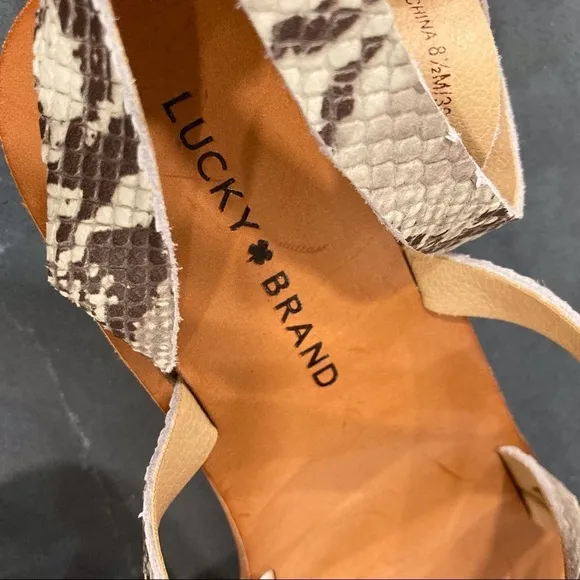NWT Lucky Brand Huneey sz 8.5 snakeprint leather wedge sandals