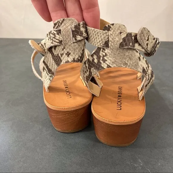 NWT Lucky Brand Huneey sz 8.5 snakeprint leather wedge sandals
