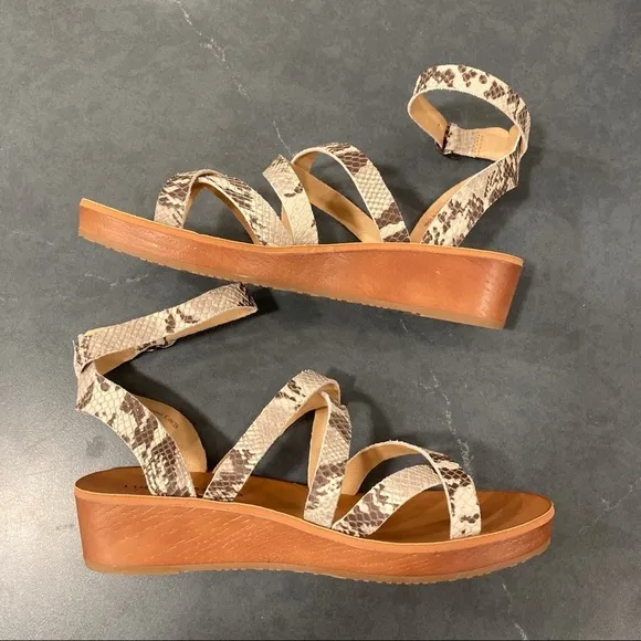 NWT Lucky Brand Huneey sz 8.5 snakeprint leather wedge sandals