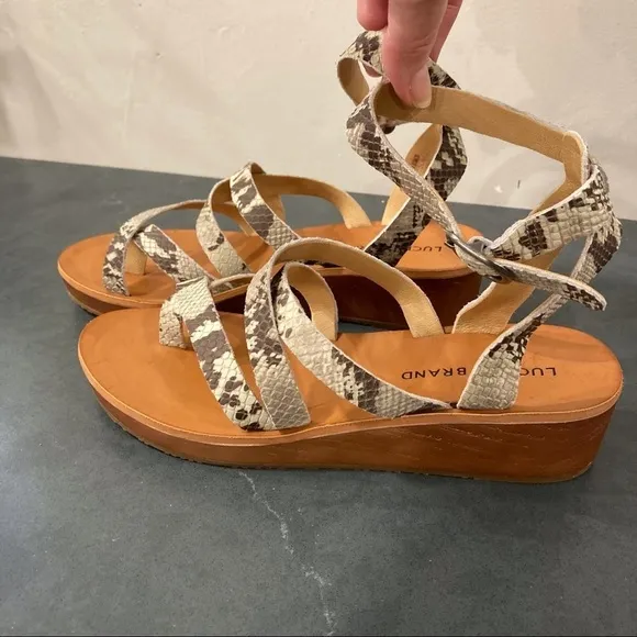 NWT Lucky Brand Huneey sz 8.5 snakeprint leather wedge sandals