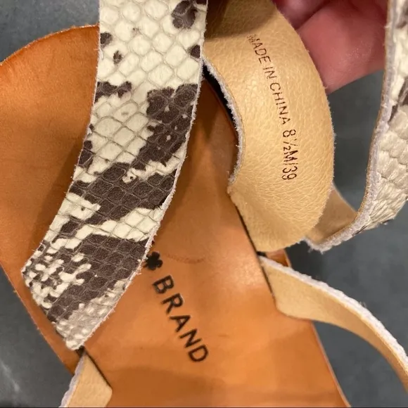 NWT Lucky Brand Huneey sz 8.5 snakeprint leather wedge sandals