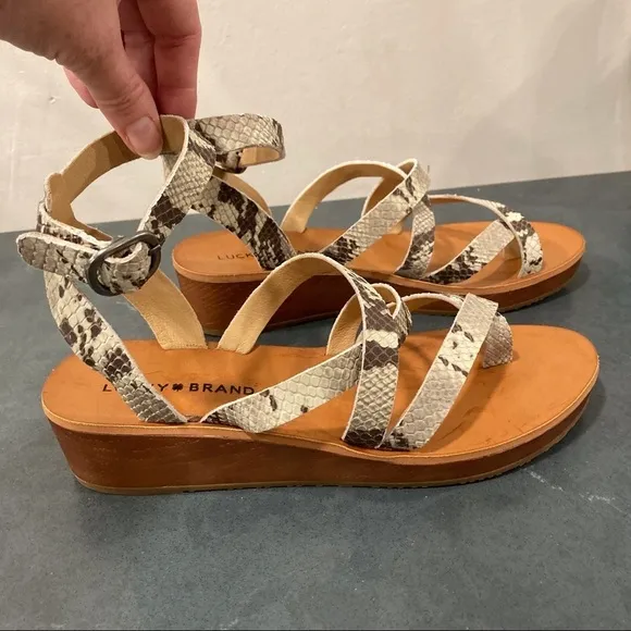 NWT Lucky Brand Huneey sz 8.5 snakeprint leather wedge sandals