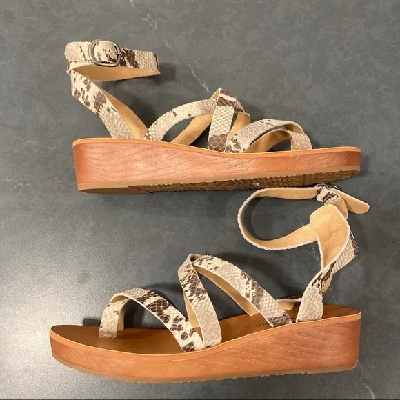 NWT Lucky Brand Huneey sz 8.5 snakeprint leather wedge sandals