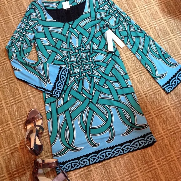 🎁😊NWT Nicole Miller Dress. Size Medium
