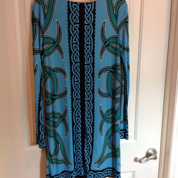 🎁😊NWT Nicole Miller Dress. Size Medium