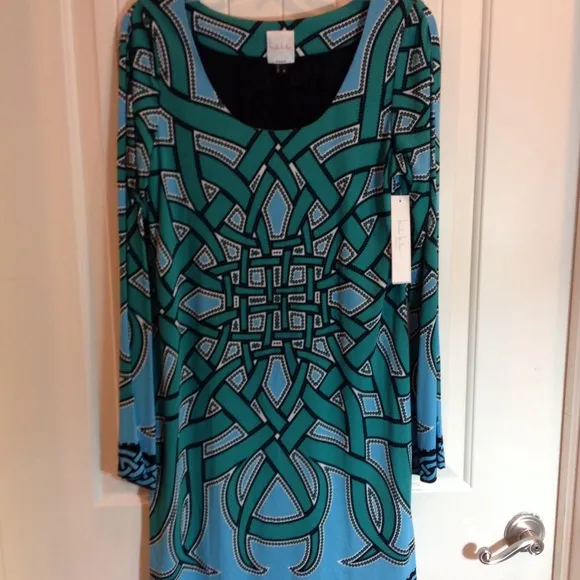 🎁😊NWT Nicole Miller Dress. Size Medium