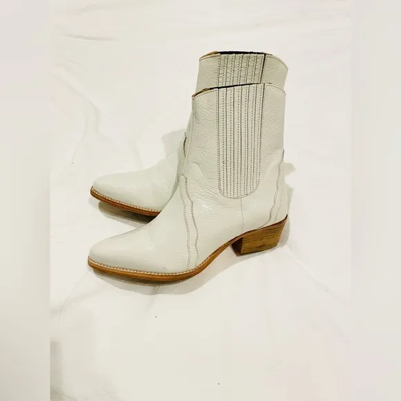 NWT Steve Madden Croft silver foil pointed toe knee high boots, sz 8.