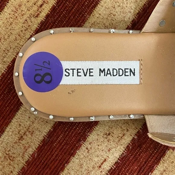 NWT Steve Madden tan sandals with silver stud embellishment. Size 8.5.
