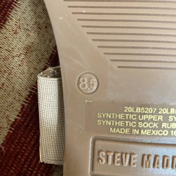 NWT Steve Madden tan sandals with silver stud embellishment. Size 8.5.