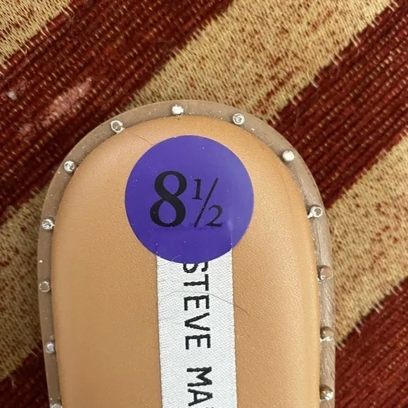 NWT Steve Madden tan sandals with silver stud embellishment. Size 8.5.