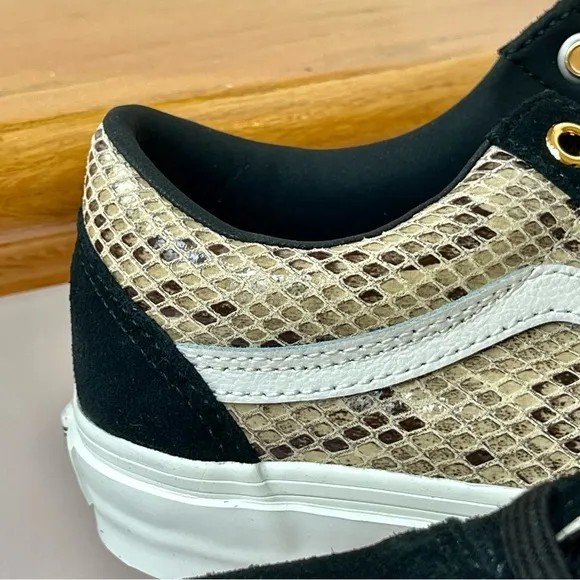 NWT Vans Old Skool Black Suede sneakers with snake print leather low top shoes