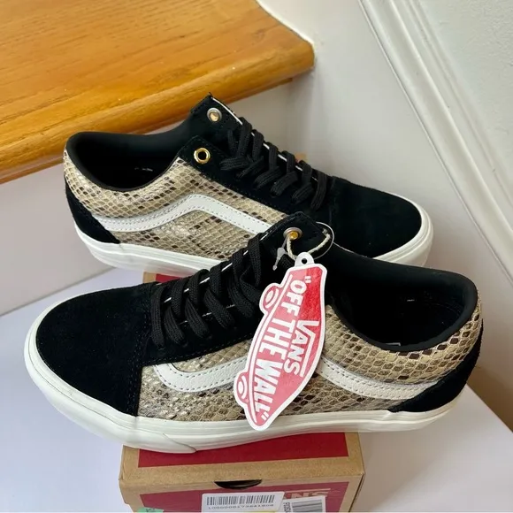 NWT Vans Old Skool Black Suede sneakers with snake print leather low top shoes