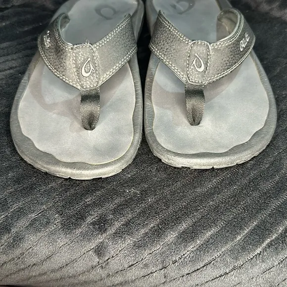 ‘Ohana Olukai$80 NewMen’s Water-Friendly Beach Sandals in Pavement