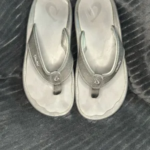 ‘Ohana Olukai$80 NewMen’s Water-Friendly Beach Sandals in Pavement