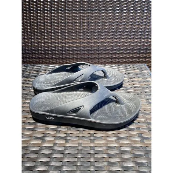 Oofos sandals women’s size 10