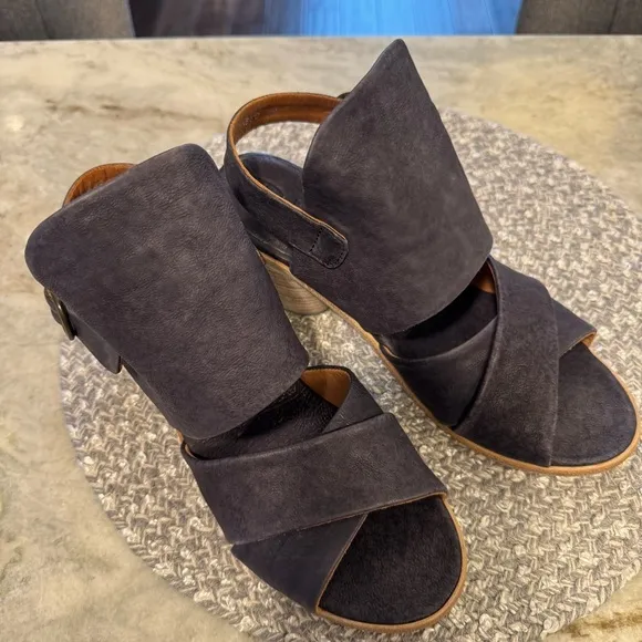 P. Monjo Navy Leather Chunky Heel Sandals - Women’s 39