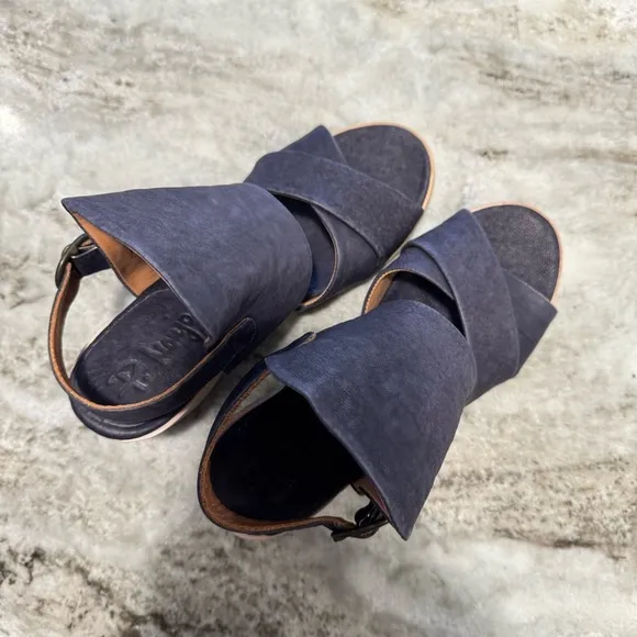 P. Monjo Navy Leather Chunky Heel Sandals - Women’s 39