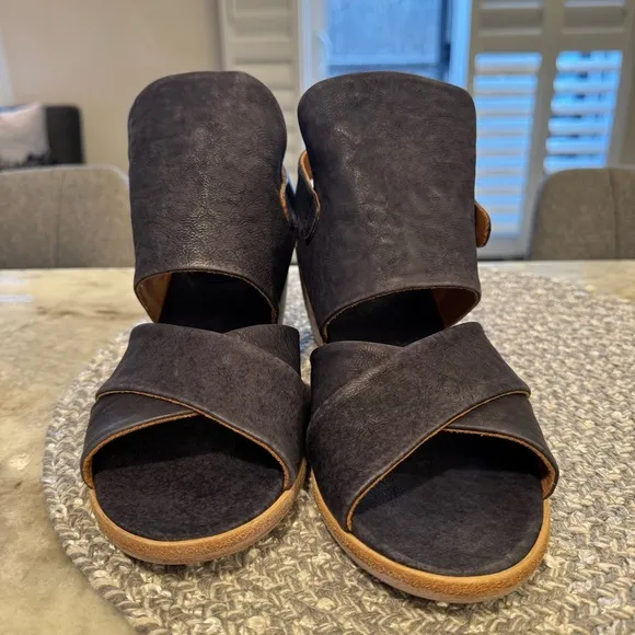 P. Monjo Navy Leather Chunky Heel Sandals - Women’s 39