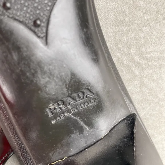 Prada black leather sandals with adjustable straps size 39