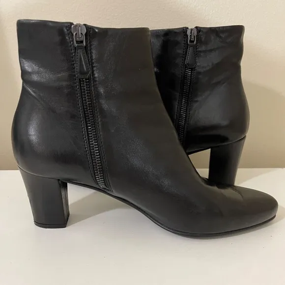 Prada Boots Womens 38 / 8 Black Leather Ankle Chunky Zip Designer Logo Italy