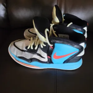 Pre- Worn Nike Kyrie Infinity SE BG 'White Citron Tint Baltic Blue' Sneakers