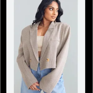 PrettyLittleThing Plus Brown Dogtooth Double Breasted Cropped Blazer NWT 18