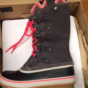 PRICE FIRM Sorel Joan of Arctic Knit II  7M boots