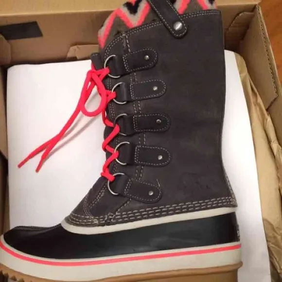 PRICE FIRM Sorel Joan of Arctic Knit II  7M boots