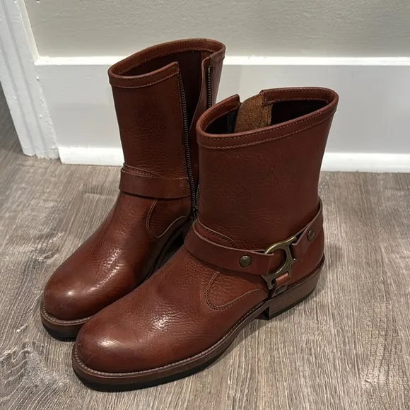 Pristine women’s Belstaff boots