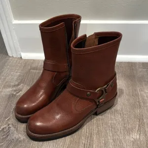 Pristine women’s Belstaff boots