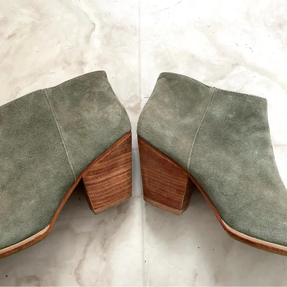 Rachel Comey Mars Dusty Green Suede Round Toe Chunky Heel Ankle Boots size 8