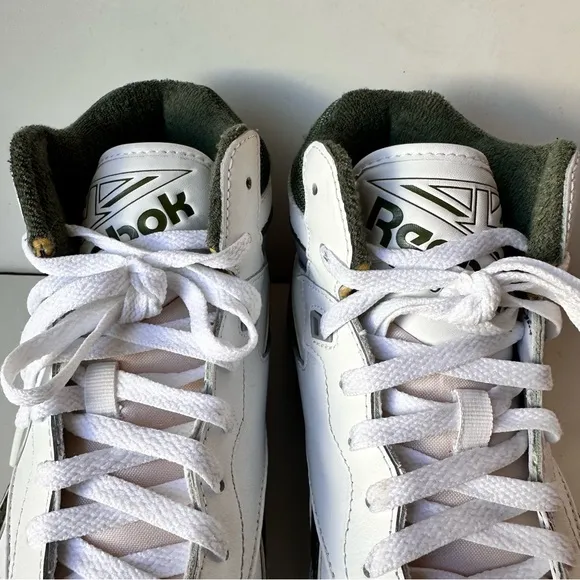Reebok BB400 Unisex Dark Green, White, &amp; Light Gray Atheletic Mid Sneaker Sz:9.5