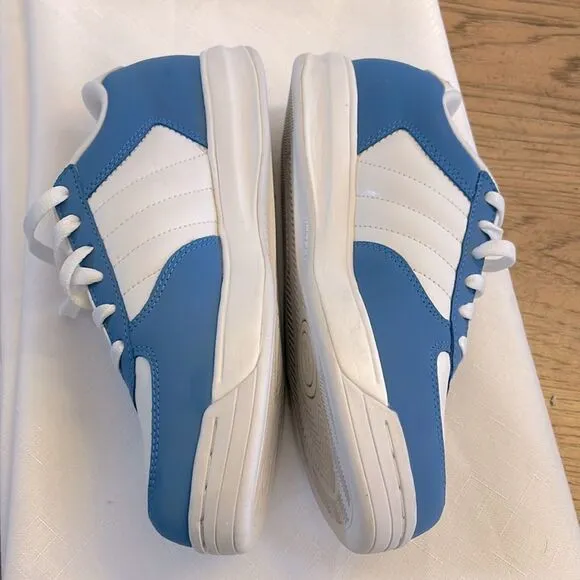REEBOK S. CARTER CLASSIC BLUE AND WHITE BASKETBALL SNEAKERS.  NEW