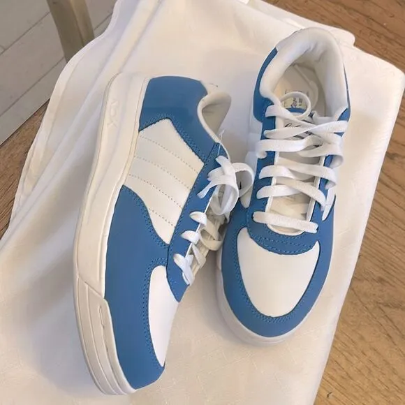 REEBOK S. CARTER CLASSIC BLUE AND WHITE BASKETBALL SNEAKERS.  NEW