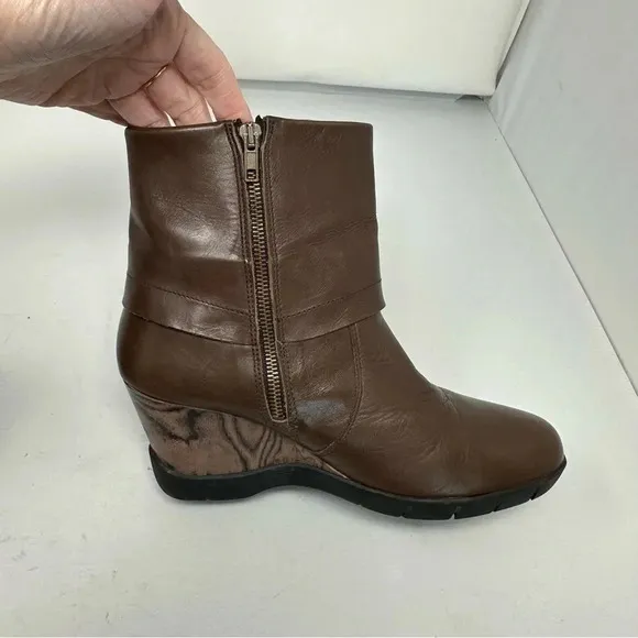 Sanita Maddox Brown Leather Booties size 39 US 8 - 8.5 EUC Comfort Classic