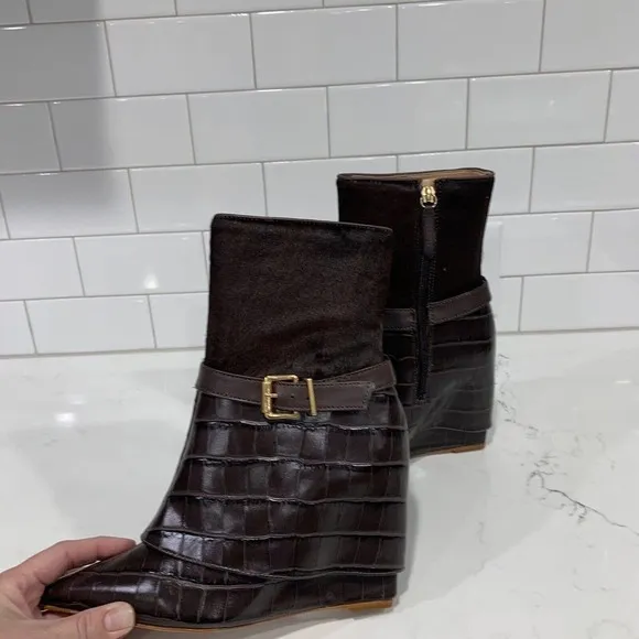 Schutz | Boots Jorian Croc Embossed Brown Leather Wedge
