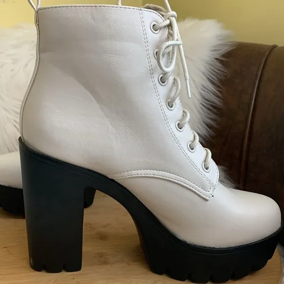 Seychelles | Lacey White Platform Lace Up Chunky Moto High Heel Boots NWOT 8.5M