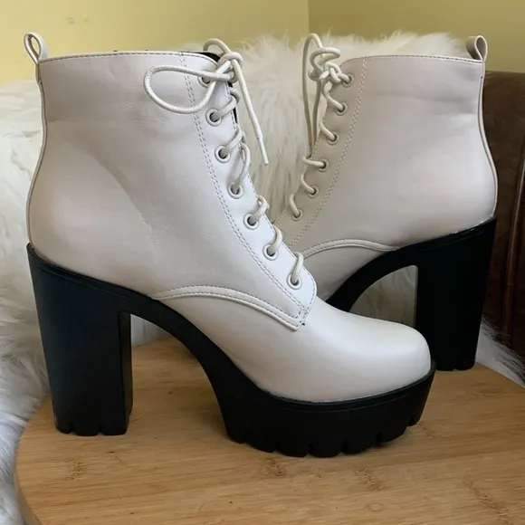 Seychelles | Lacey White Platform Lace Up Chunky Moto High Heel Boots NWOT 8.5M