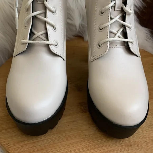 Seychelles | Lacey White Platform Lace Up Chunky Moto High Heel Boots NWOT 8.5M