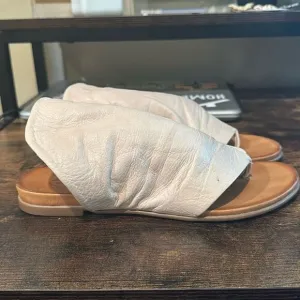 Sheridan Mia leather sandals size 39EU (8.5US)