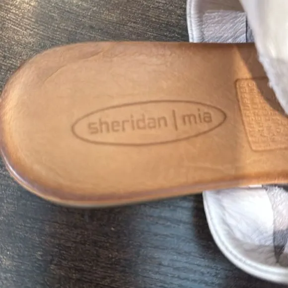 Sheridan Mia leather sandals size 39EU (8.5US)