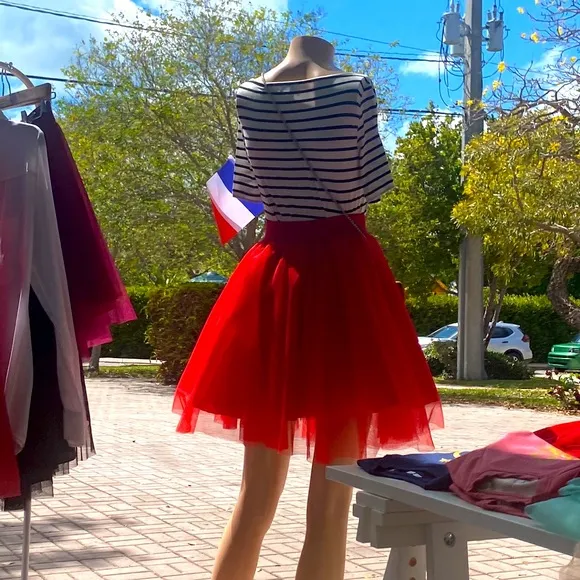 Short Red tutu tulle skirt - size small (fits size 0-8 US)