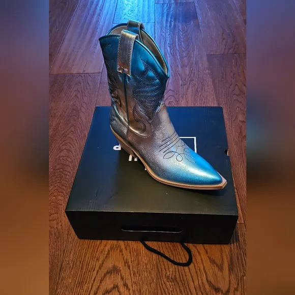 SHU SHOP Blue Metallic Western Boots – Size 7.5 – Brand New with Box