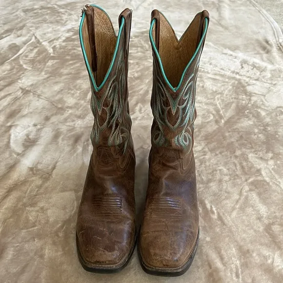 SHYANNE COWGIRL BOOT SIZE 9.5 Brown and Teal. Square toe Leather.